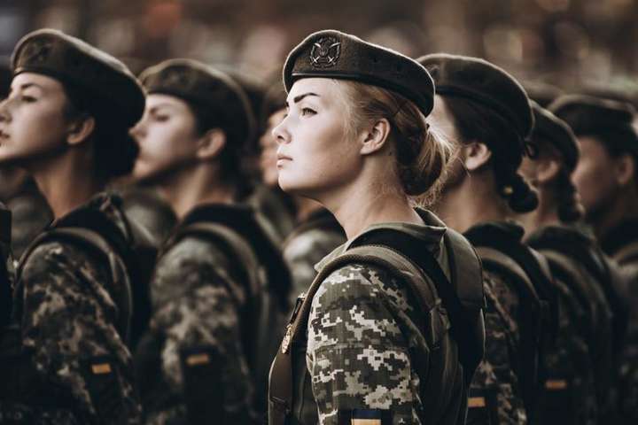 Жінок поставлять на військовий облік. Як це відбуватиметься