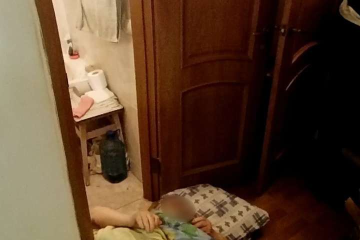 У квартирі під Києвом бабуся півтори доби пролежала на підлозі без води та їжі