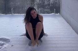 Дружина Тігіпка без верхнього одягу вивалялася в снігу (відео)