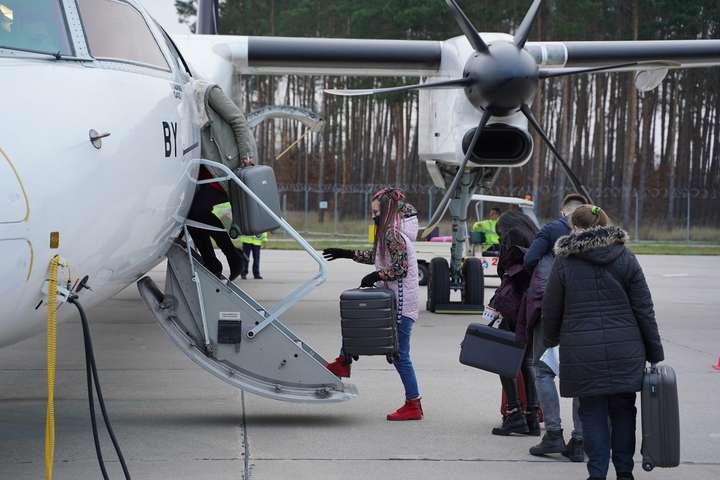 Між Україною і Польщею відкрили ще один авіарейс