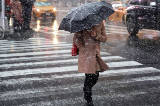 Мокрий сніг та ожеледиця: прогноз погоди в Україні на 24 грудня