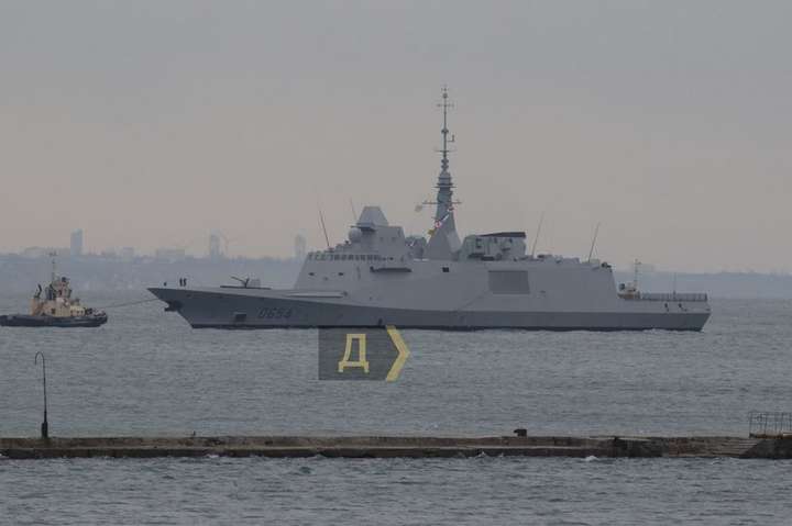 До Одеси прибув фрегат НАТО з ракетними установками та кулеметами (фото)