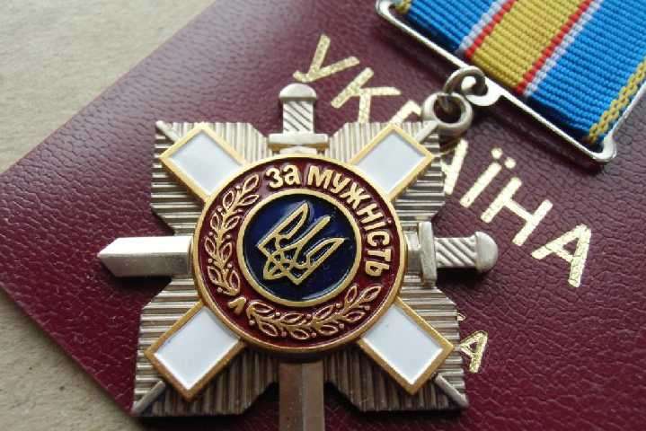 Зеленський відзначив орденами трьох військових