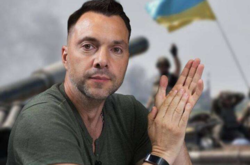 «Хотели равенства? Держите»: Арестович объяснил, зачем женщинам идти в военкомат 