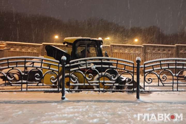 У Києві погіршується погода: на місто суне снігопад