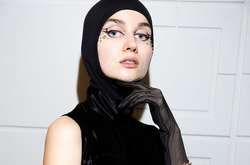 Певица в образе