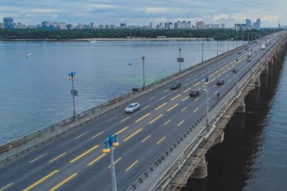 У Києві невідомі сповістили про «замінування» мосту Патона