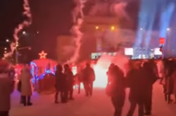 В окупованому Луганську людей обстріляли піротехнікою (відео)