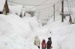  Японські метеорологи закликають людей утриматися від виходів на вулицю 