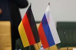 ЗМІ зауважують, що очна зустріч чиновників такого рівня є рідкісним випадком у сучасних реаліях