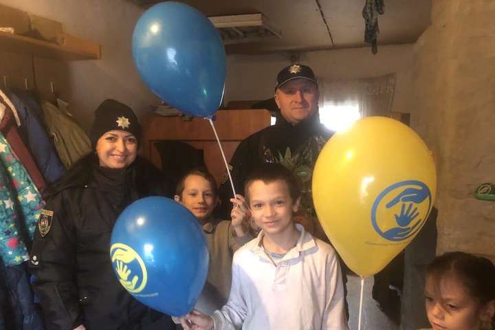 На Київщині поліція врятувала сім'ю від холоду (відео)
