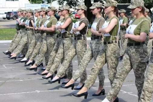 Жінки в армії: петиція до Зеленського набрала необхідну кількість голосів