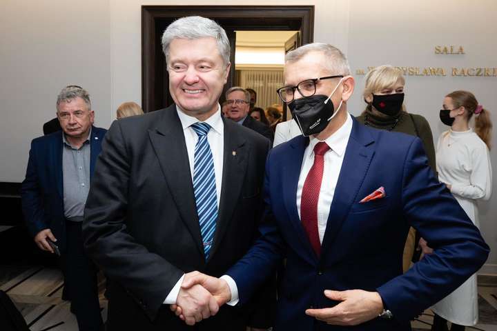 Петро Порошенко у Варшаві проводить зустрічі з польськими політиками&nbsp; - Порошенко повідомив, коли повернеться в Україну