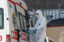 Коли треба викликати «швидку» при коронавірусі: названо симптоми