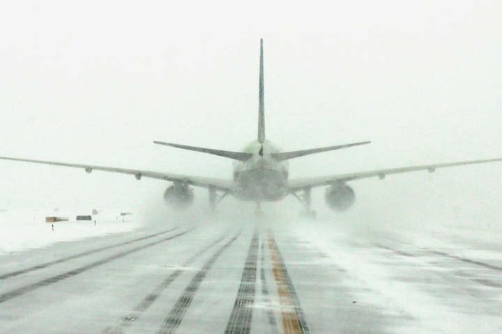 У Запоріжжі через снігопад не змогли сісти літаки з Єгипту і Туреччини