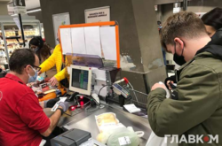  В Италии запретили платить наличными за покупки дороже €1000 