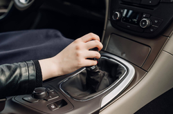  Кто учился управлять автомобилем на «автомате», не будет иметь права водить автомобиль с «механикой» 