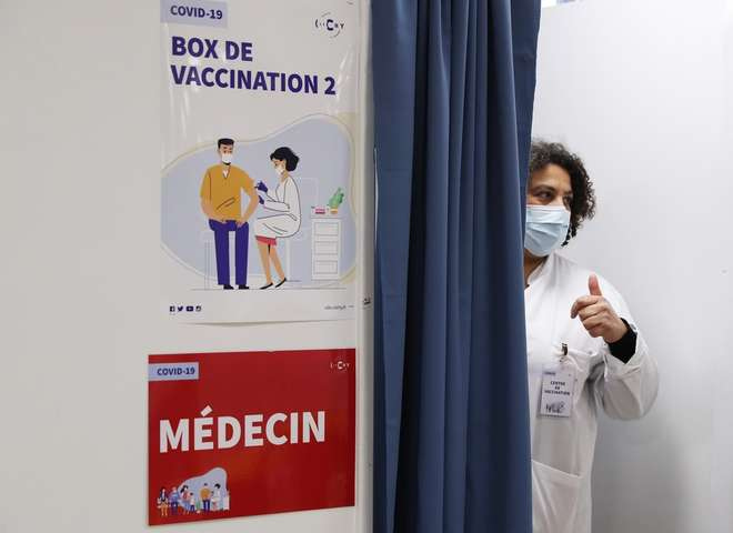 ЕС через год вакцинировал от коронавируса 78% взрослых 