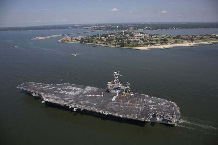 Військові кораблі США залишаються в Середземному морі через ситуацію в Україні