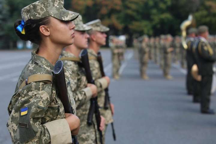 Майже 60 нардепів хочуть змінити правила військового обліку жінок: законопроєкт