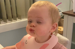 Попробовала пиццу и стала звездой: сеть покорил ролик с маленькой девочкой (видео)