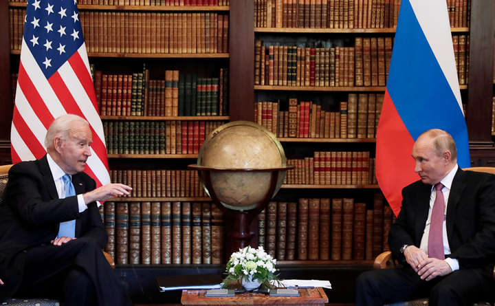 Байден одним словом оценил возможную встречу с Путиным в январе
