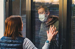 США скоротили термін самоізоляції для хворих на коронавірус до п'яти днів