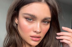  Эксперты утверждают, что дух беззастенчивого экспериментирования в макияже будет с нами весь 2022 год 