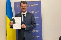 Кабмін звільнив заступника міністра освіти, який оскандалився через декольте супутниці