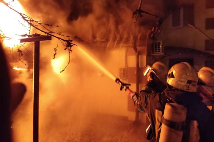 Смертельна пожежа на Київщині: в будинку згоріли двоє людей (фото)