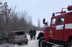 Рятувальники витягли на проїжджу частини три легкових автівки