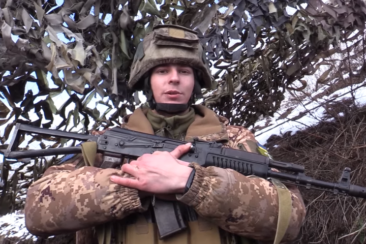 «Святкуйте, ми прикриємо!». Воїни на Донбасі зворушливо привітали зі святами (відео)