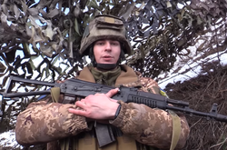 «Святкуйте, ми прикриємо!». Воїни на Донбасі зворушливо привітали зі святами (відео)