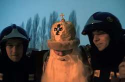 Столичные спасатели оригинально поздравили киевлян с праздниками (видео)