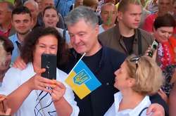 Порошенко похвалився, як його приймали у різних містах України у 2021-му (відео)
