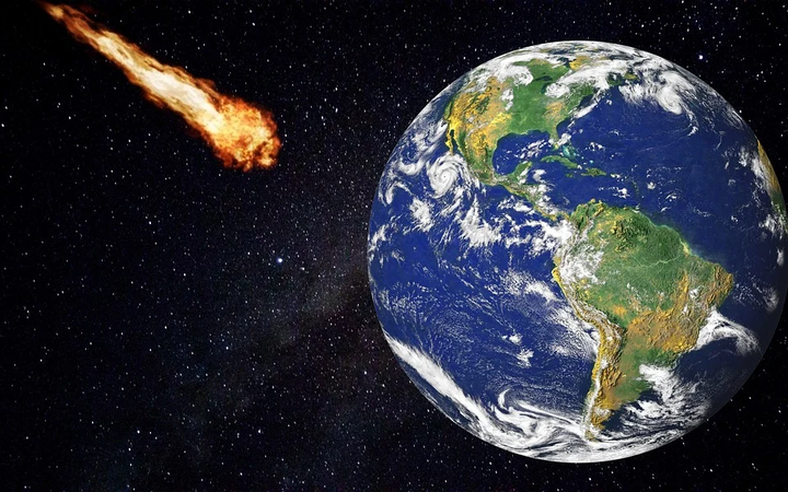 К Земле летит астероид: названа дата приближения