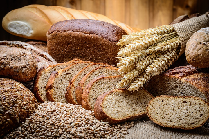 Правительство ограничило торговую надбавку на хлеб и цену газа для некоторых производителей