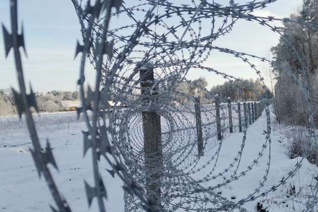 Колючий дріт та «кактуси»: на Волині посилюють захист вздовж кордону з Білоруссю 