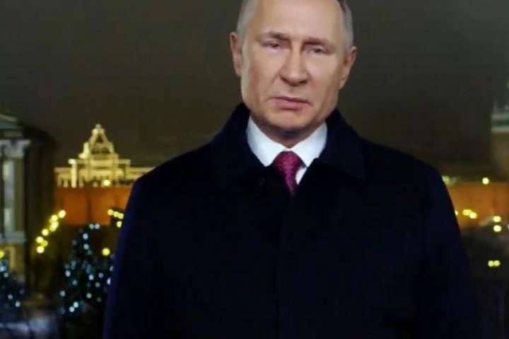 «З’їв Росію». Путін здивував своїм виглядом під час новорічного привітання (фото)