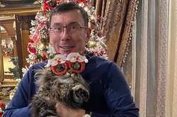 Юрий Луценко в Новый год не пожалел ни жену, ни кота (фото)