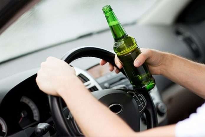 За кермо після застілля: водіям нагадали, скільки можна випити алкоголю на свята