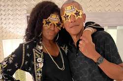 Барак Обама з дружиною зробили смішне новорічне фото