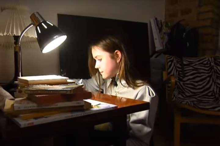 Украинская школьница своим стихотворением удивила Францию (видео)