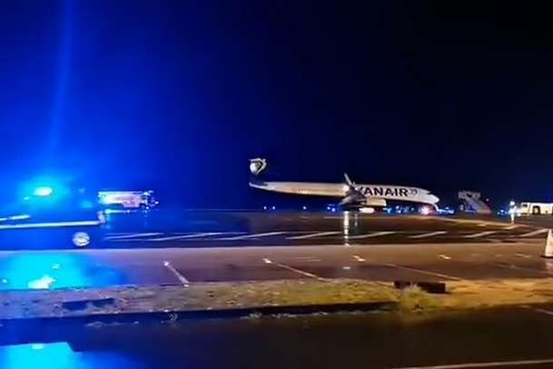 На борту Ryanair спалахнула пожежа: літак екстрено здійснив приземлення