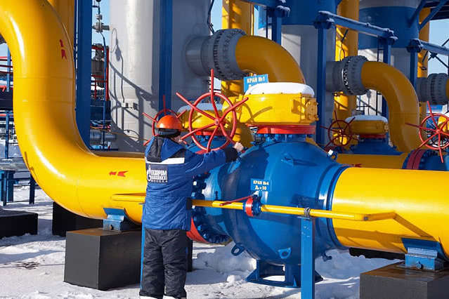 «Газпром» продовжує знижувати транзит газу через Україну