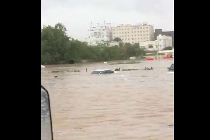 Повінь в Омані та Ірані: вулиці затоплені, є жертви (відео)