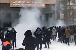 Що зараз відбувається в охопленому протестами Казахстані (моторошні відео)