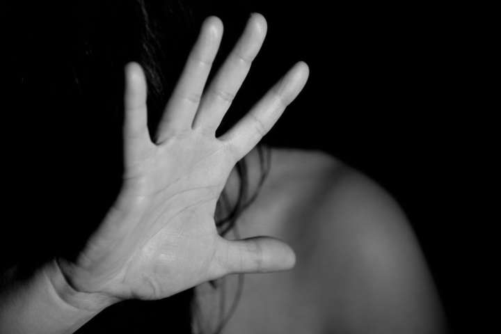  У Черкаській області чоловік зґвалтував 15-річну дівчину
