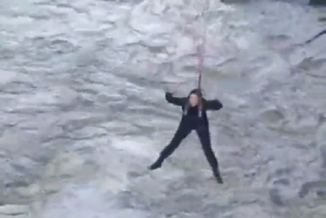 Надежда Савченко сделала прыжок с моста (видео)
