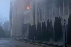 Спалені будівлі, розграбовані заправки: що відбувається у Казахстані (фото, відео)